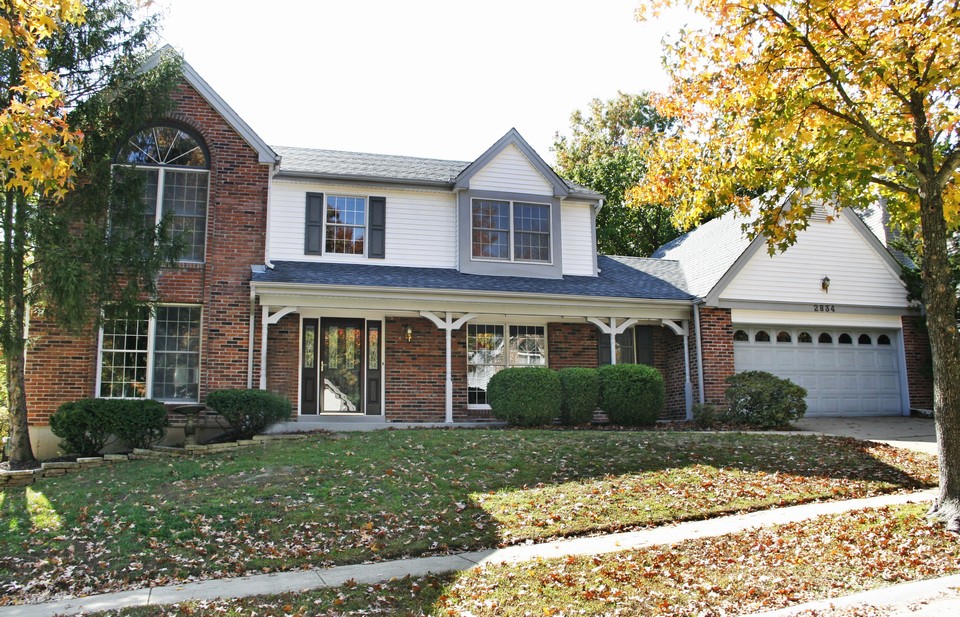 gorgeous 2 story home with 2 car garage  this beautiful home is located on a private & quite street in the oakville school district. perfect for the growing family with spacious rooms and huge level fenced yard.